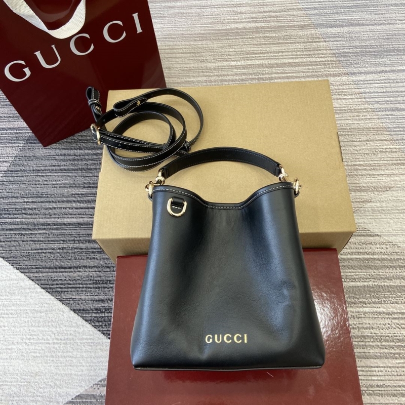 G*u*i shopping bags